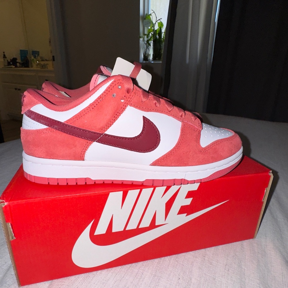 WMNS NIKE DUNKS low (size7) VDay edition  2024